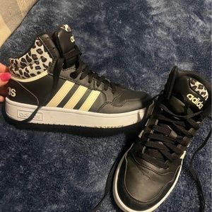 7.5 New high top Adidas- unique
